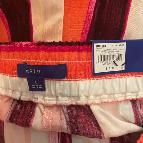 Shorts - Picture 2 of 3